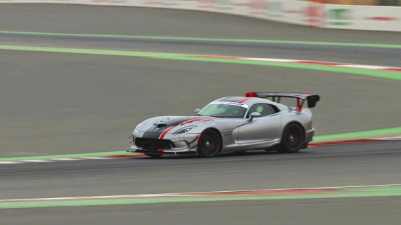 Hot laps in a 2016 Viper ACR in Dubai