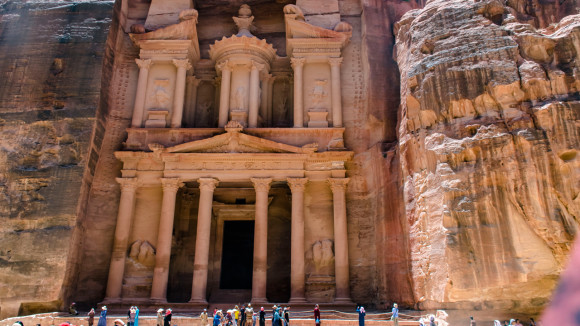 Road Trip Jordan with Ford - Lawrence of Arabia, Wadi Rum, Petra & Robbing a Train